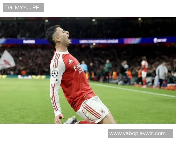 拉亚扑救布罗比近距离射门后失误队友提醒才稳住球权