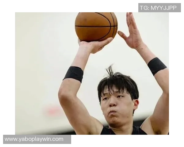 杨瀚森选择防守策略未上抢库里致其射术大放异彩